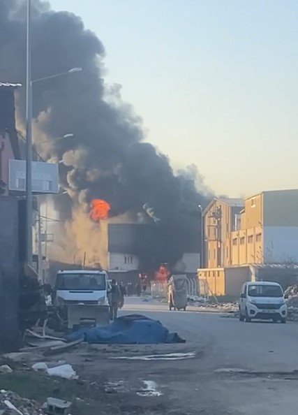 Adana Mobilyacılar Sitesi'nde atölye yangını