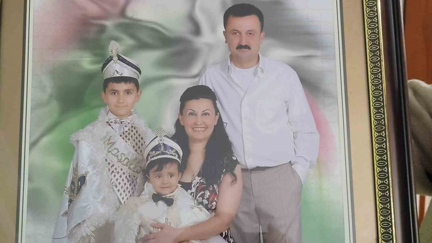 Yatalak babalarını bırakmayınca ikinci depremde tüm aile can verdi