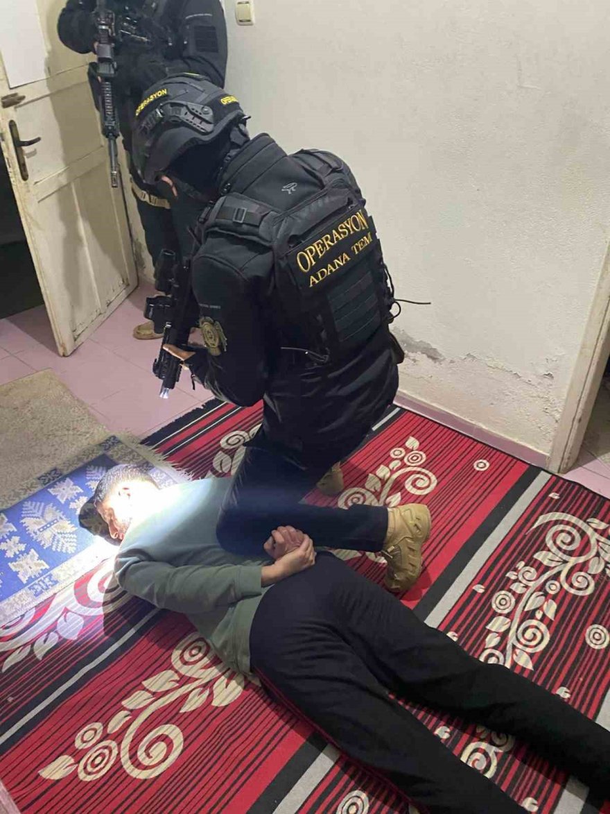 Öcalan’ın posterini köprüye asanlar gözaltına alındı