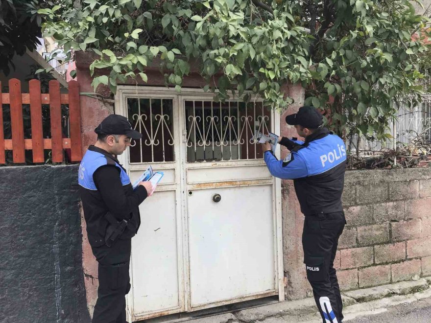 Polis kapı kapı gezip hırsızlığa karşı vatandaşları uyardı