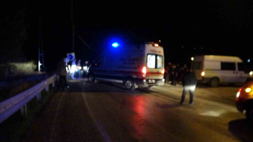 Adana’da otomobiller kafa kafaya çarpıştı: 2 yaralı