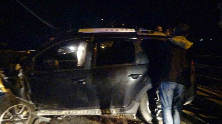 Adana’da otomobiller kafa kafaya çarpıştı: 2 yaralı