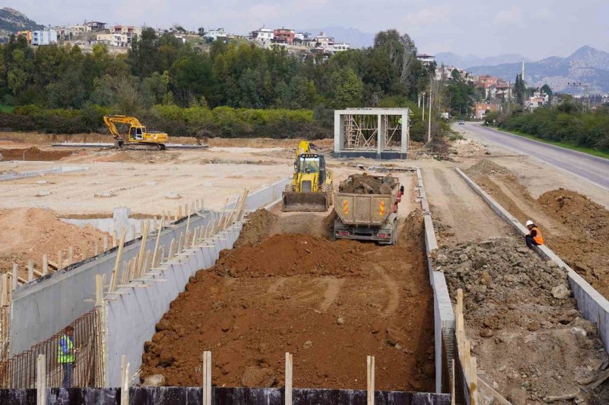 Kozan canlı hayvan pazarı yapımı devam ediyor