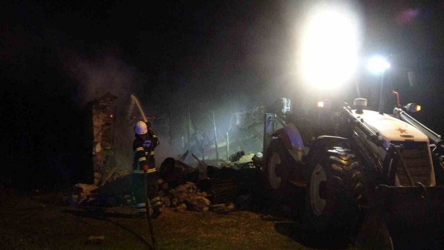 Adana’da evde çıkan yangında anne ve iki çocuğu hayatını kaybetti