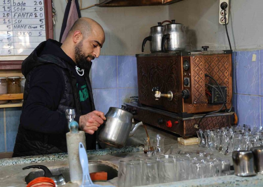Adana'da ’siyaset’ konuşmanın yasak olduğu kahvehane...