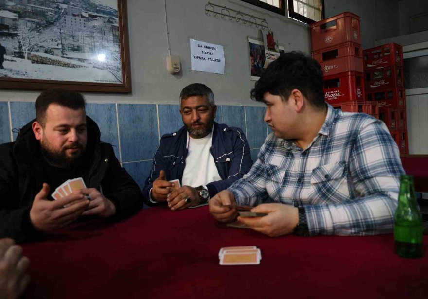 Adana'da ’siyaset’ konuşmanın yasak olduğu kahvehane...