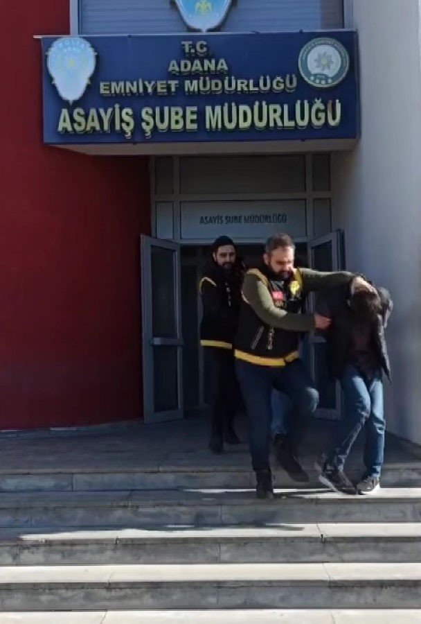 Adana’da motosiklet hırsızı polisten kaçamadı