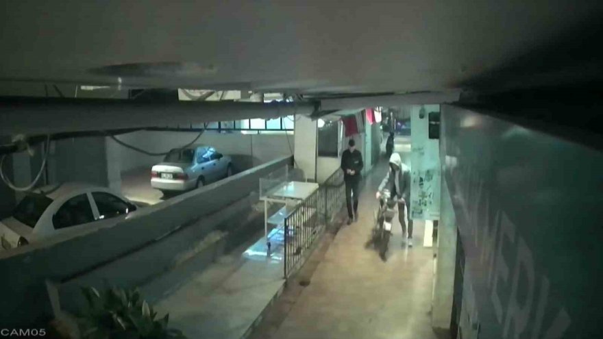 Adana’da motosiklet hırsızı polisten kaçamadı