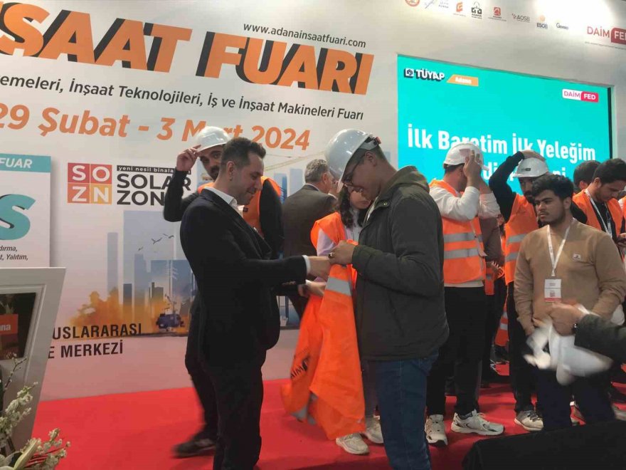 “İlk Baretim-İlk Yeleğim” projesinde öğrencilere yelek ve baretler teslim edildi