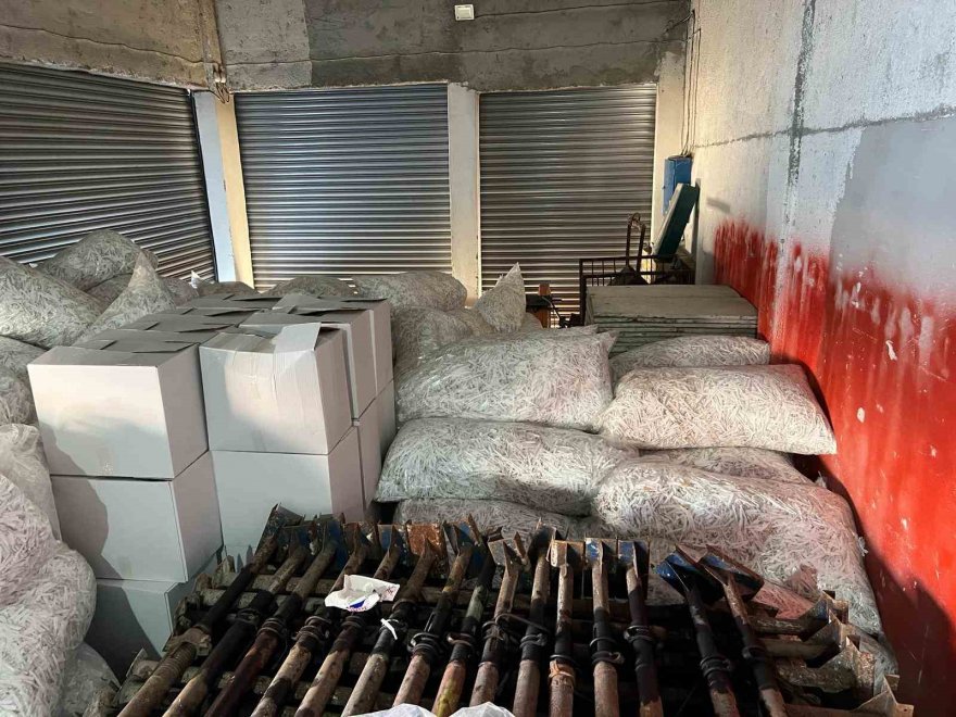 Adana’da 36 milyon 250 bin gümrük kaçağı makaron ele geçirildi