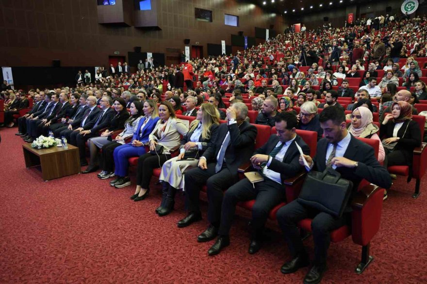 Bakan Işıkhan: “Her kesimi ‘istismar edilebilir’ olarak gören CHP zihniyeti hiç değişmiyor”