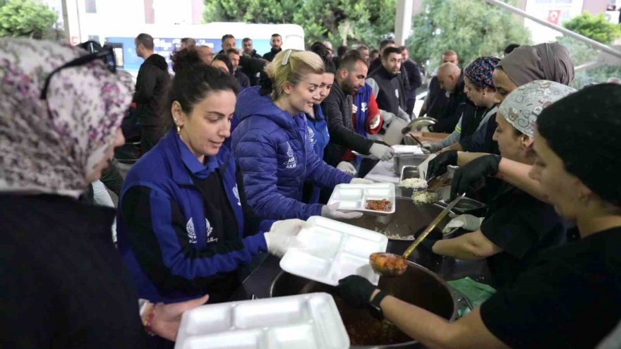 Seyhan’da 16 ayrı noktada iftar sofrası