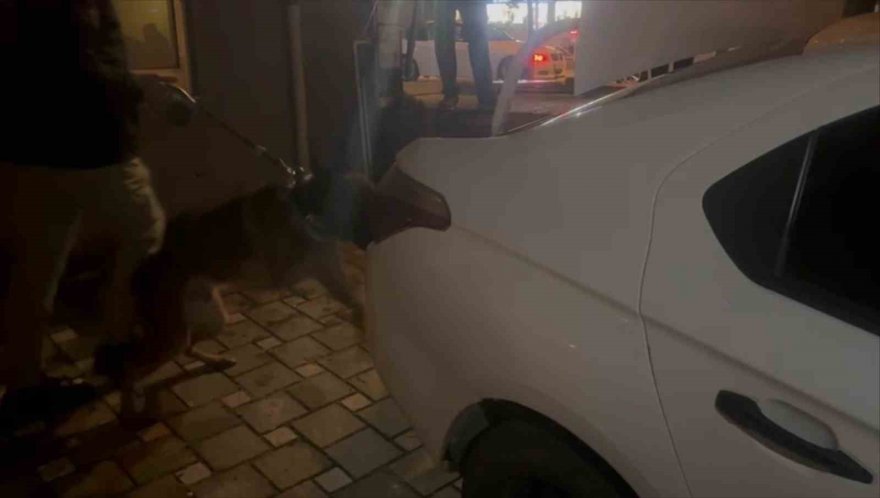 Otomobilinden uyuşturucu, silah ve çelik yelek çıkan şüpheli tutuklandı