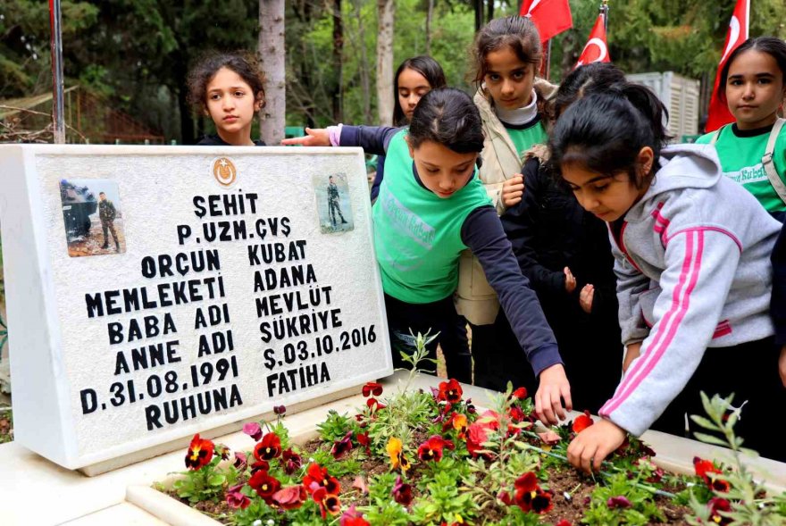 Okullarına ismi verilen şehidi unutmadılar