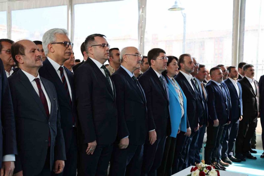 Adalet Bakanı Tunç: “Ülkemiz yenilikçi bir anayasayı sonuna kadar hak ediyor”