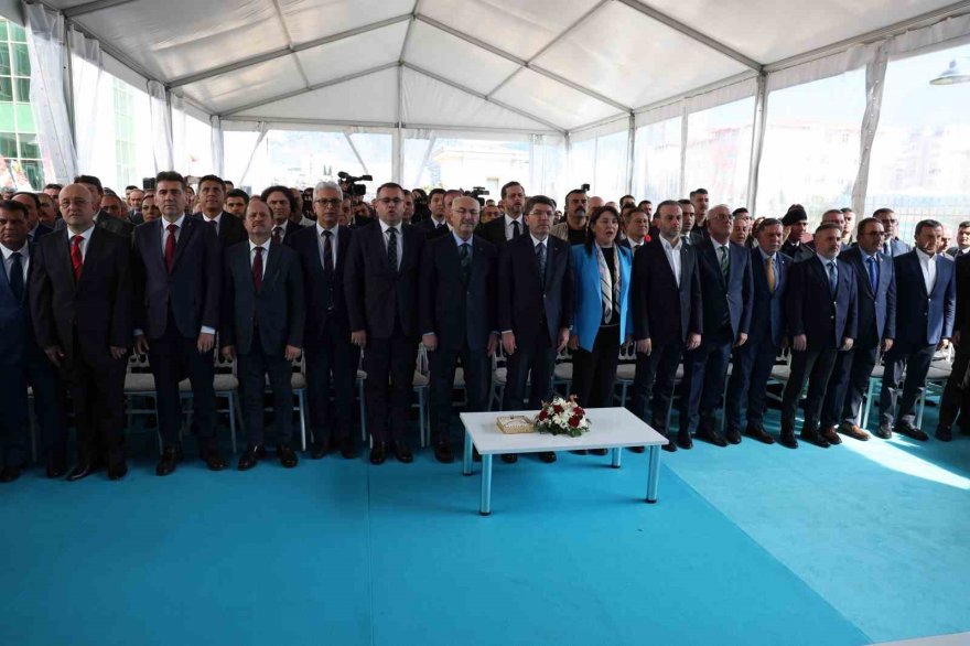 Adalet Bakanı Tunç: “Ülkemiz yenilikçi bir anayasayı sonuna kadar hak ediyor”