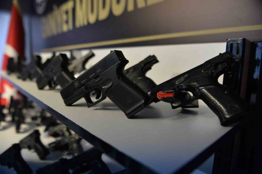 Seyhan polisi 80 ruhsatsız silah ele geçirdi