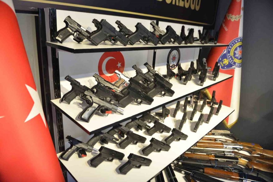 Seyhan polisi 80 ruhsatsız silah ele geçirdi