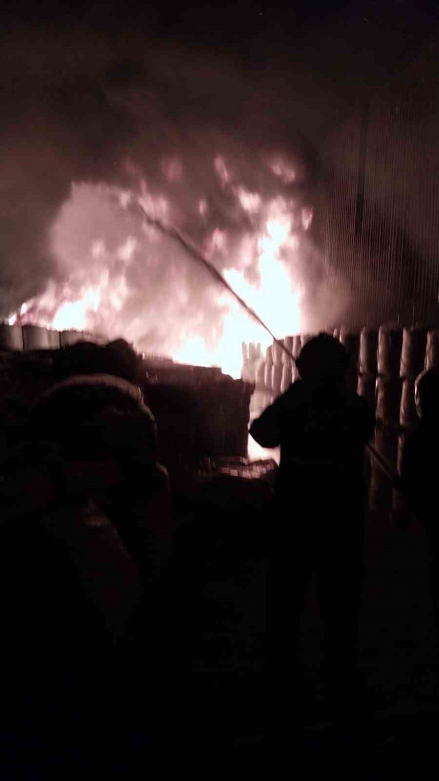 Adana’da plastik fabrikasında çıkan yangın söndürüldü