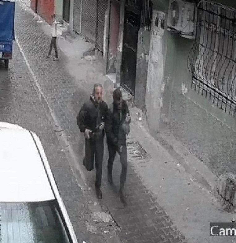 Banka çıkışında takip ettikleri vatandaşın 270 bin TL’sini çaldılar