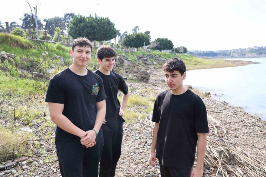 Deniz bisikletiyle gölde mahsur kalan gençleri sualtı polisleri kurtardı