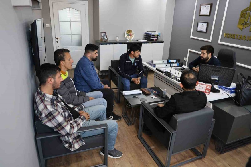 Yüksek kar vaadiyle binlerce kişiyi 100 milyon dolar dolandırdılar