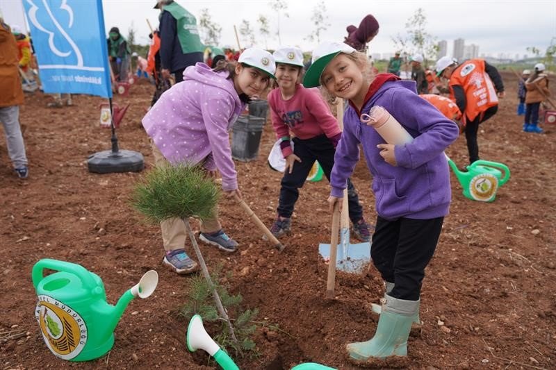 Adana’da 50 bin fidan toprakla buluştu
