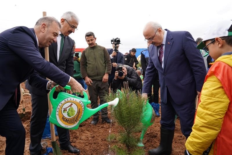 Adana’da 50 bin fidan toprakla buluştu