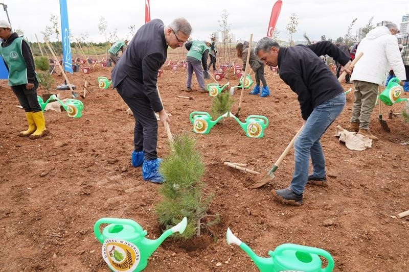 Adana’da 50 bin fidan toprakla buluştu