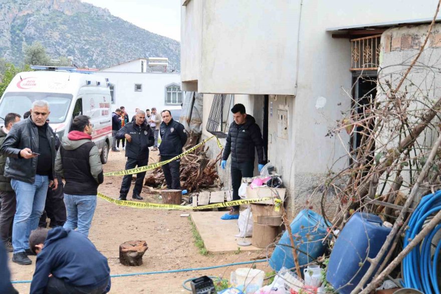 Kocası öldürülmüş halde bulunan kadın çocuğuyla birlikte firar