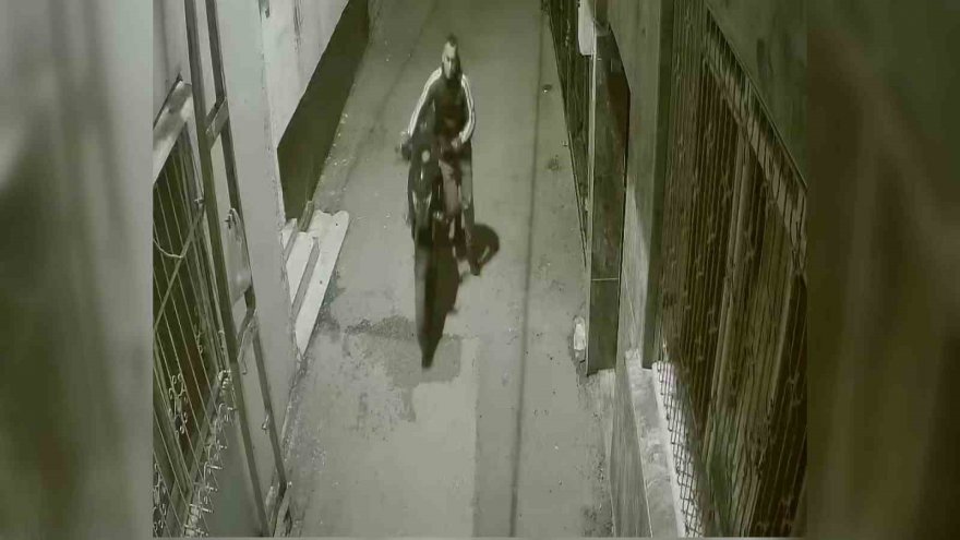 Motosiklet hırsızları polisten kaçamadı