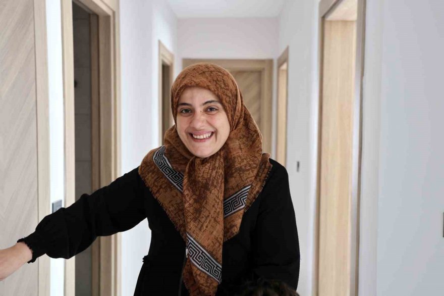 Adana'da depremzedeler için yapılan TOKİ konutlarında 3 vardiya çalışma sürüyor