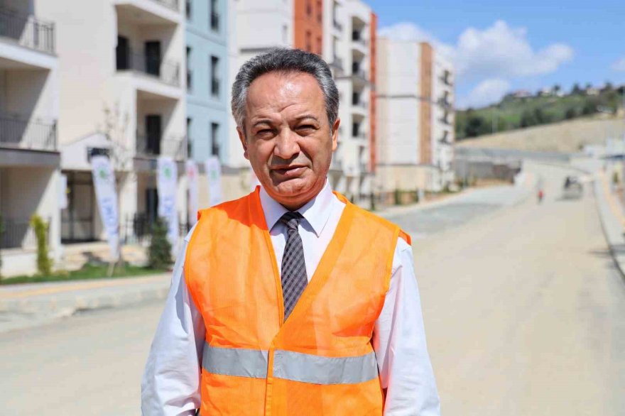 Adana'da depremzedeler için yapılan TOKİ konutlarında 3 vardiya çalışma sürüyor