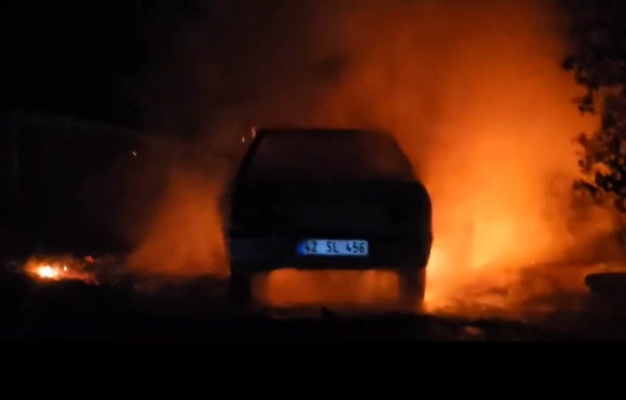 Aracını çalıştırdı otomobil alev topuna döndü