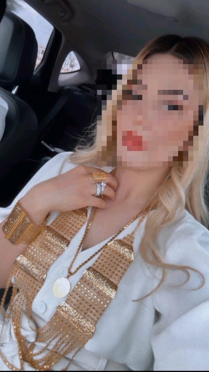 Çocuğuyla parkta ilgilenirken düğünde takılan 420 gram altını çalındı