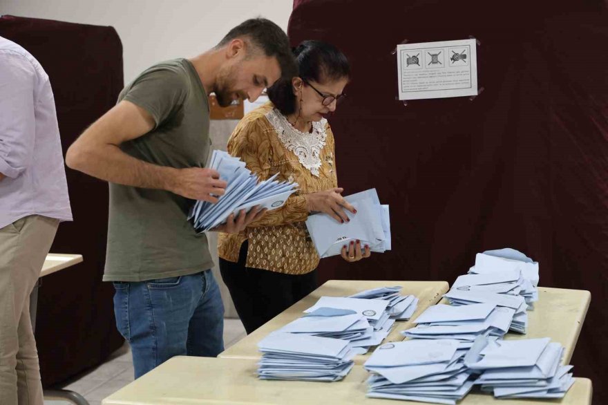Adana’da oy kullanma işlemi tamamlandı oy sayımı başladı