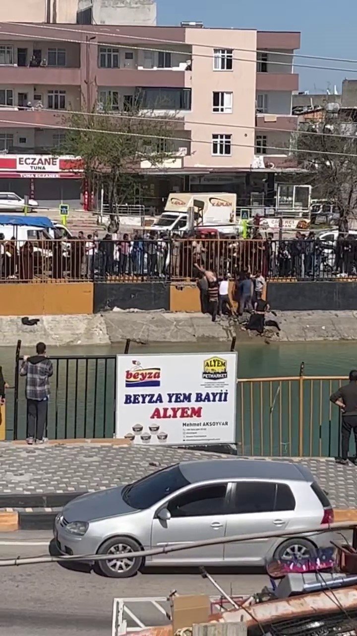 Sulama kanalına giren 2 çocuk akıntıya kapıldı