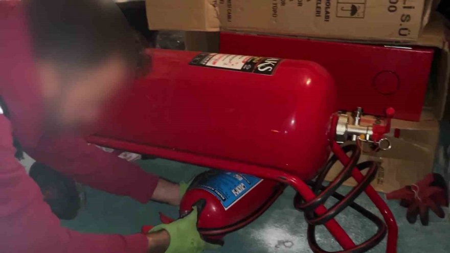 Yangın tüpü taşıma süsü vererek uyuşturucu taşıdı