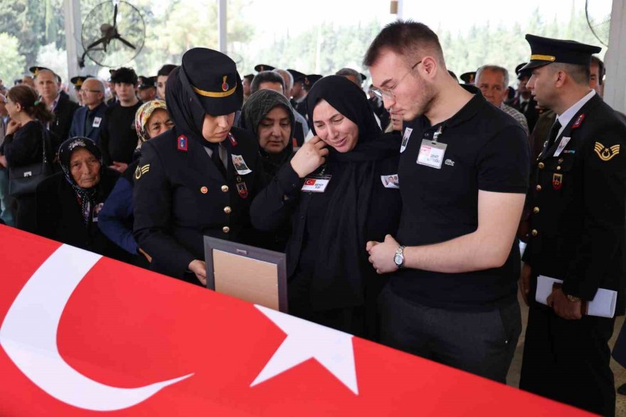 Adanalı Şehit Nebi Çullu gözyaşları içinde toprağa verildi