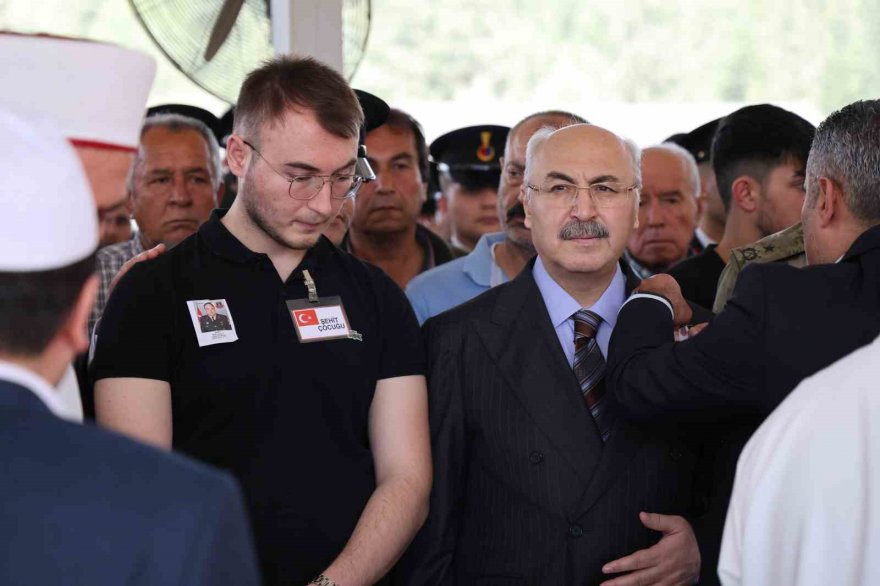 Adanalı Şehit Nebi Çullu gözyaşları içinde toprağa verildi