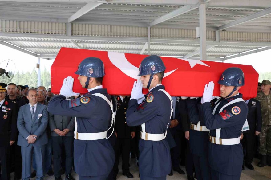 Adanalı Şehit Nebi Çullu gözyaşları içinde toprağa verildi