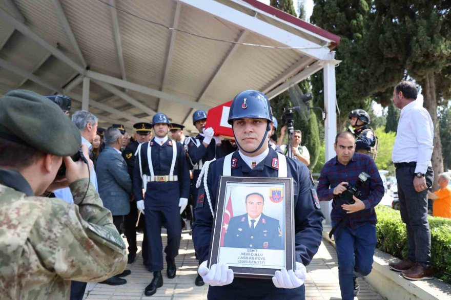 Adanalı Şehit Nebi Çullu gözyaşları içinde toprağa verildi