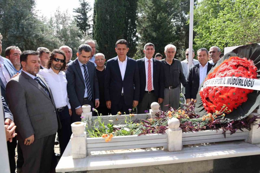 Dünya ve olimpiyat şampiyonu İsmet Atlı kabri başında anıldı