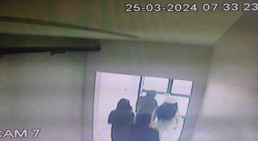 Evden 100 gram altın çalan kadın yakalandı