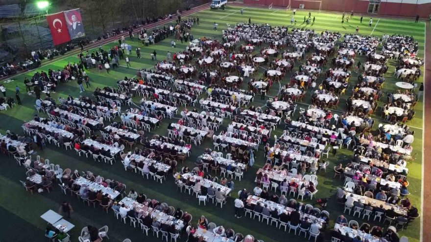 Toroslarda binlerce Fekeli Devlet Bahçeli Stadyumu’nda iftar açtı