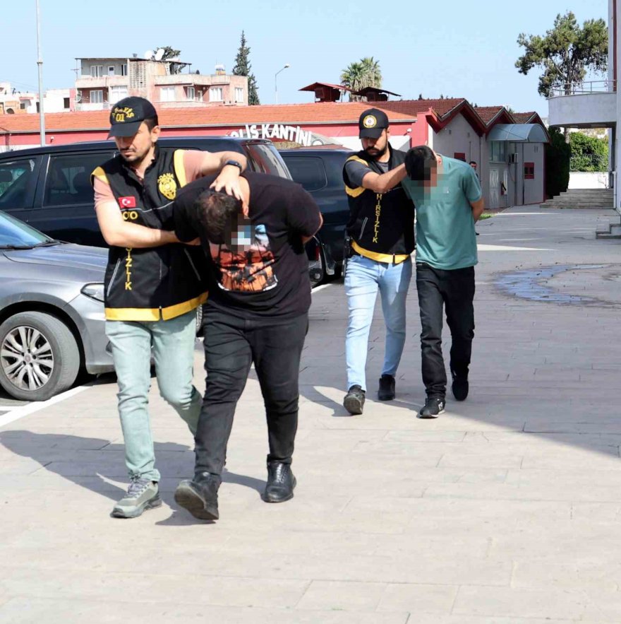 Taksi bulamayınca, cip çalıp onunla da kaza yaptılar