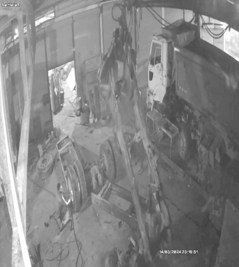 Kamyonu parçalarına ayıran tamirci yakalanınca, 