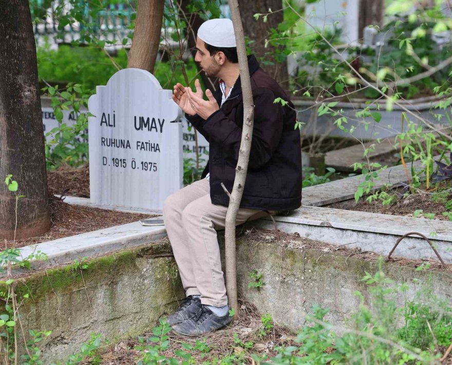 Adana’da mezarlıkta ‘Sahte hoca’ denetimi