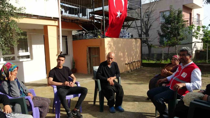 Depremde polis oğlunu kaybeden Duran ailesinin zorlu bayramı