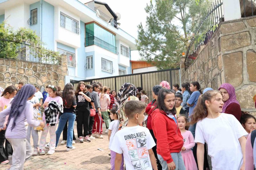 Bayram harçlığı kuyruğu